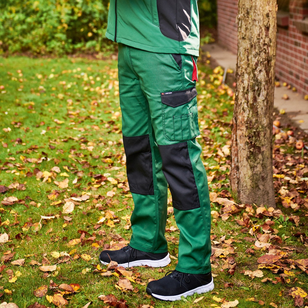 pics/Feldtmann 2016/Hosen/craftland-22464-eupen-arbeitsbundhose-grün-schwarz-anwendung.jpg